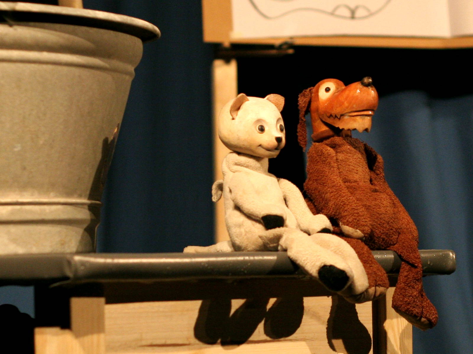 Wasser und Seife bei Hündchen und Kätzchen Theater Rafael Zwischenraum