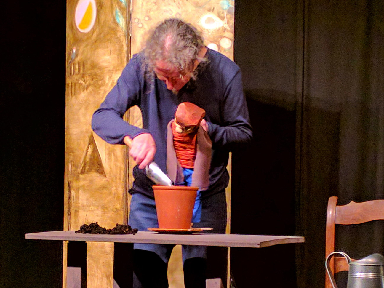 03 das einpflanzen Das märchen vom Samenkorn - Theater Rafael Zwischenraum